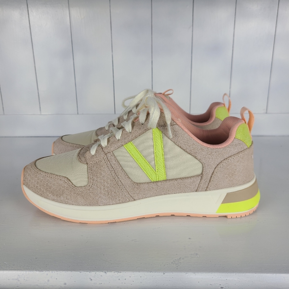 EUC Vionic Rechelle Sneakers